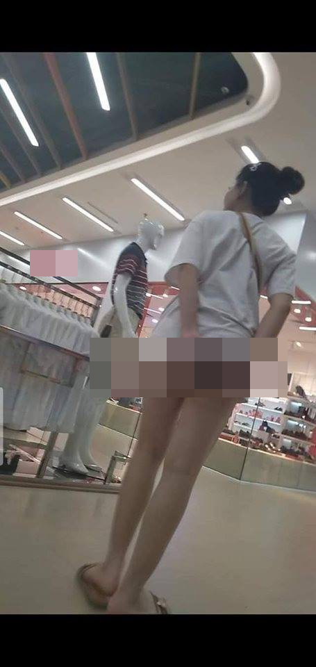 Gái xinh Hà Nội gây sốc khi đi tung tăng khắp siêu thị trong bộ dạng 'trên có áo, dưới để không' - 1